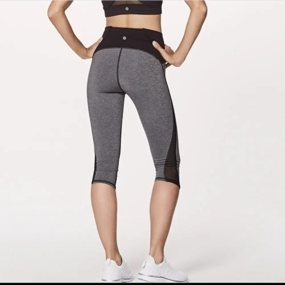 Lululemon train times crop legging size 8 gray and black